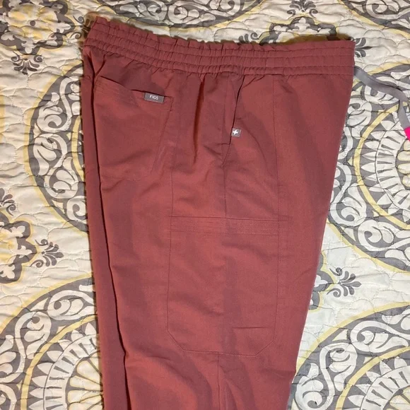 FIGS Zamora Jogger Scrub Pants Womens Size S Pink Nurse Slim Fit Pockets Cargo - Picture 9 of 15